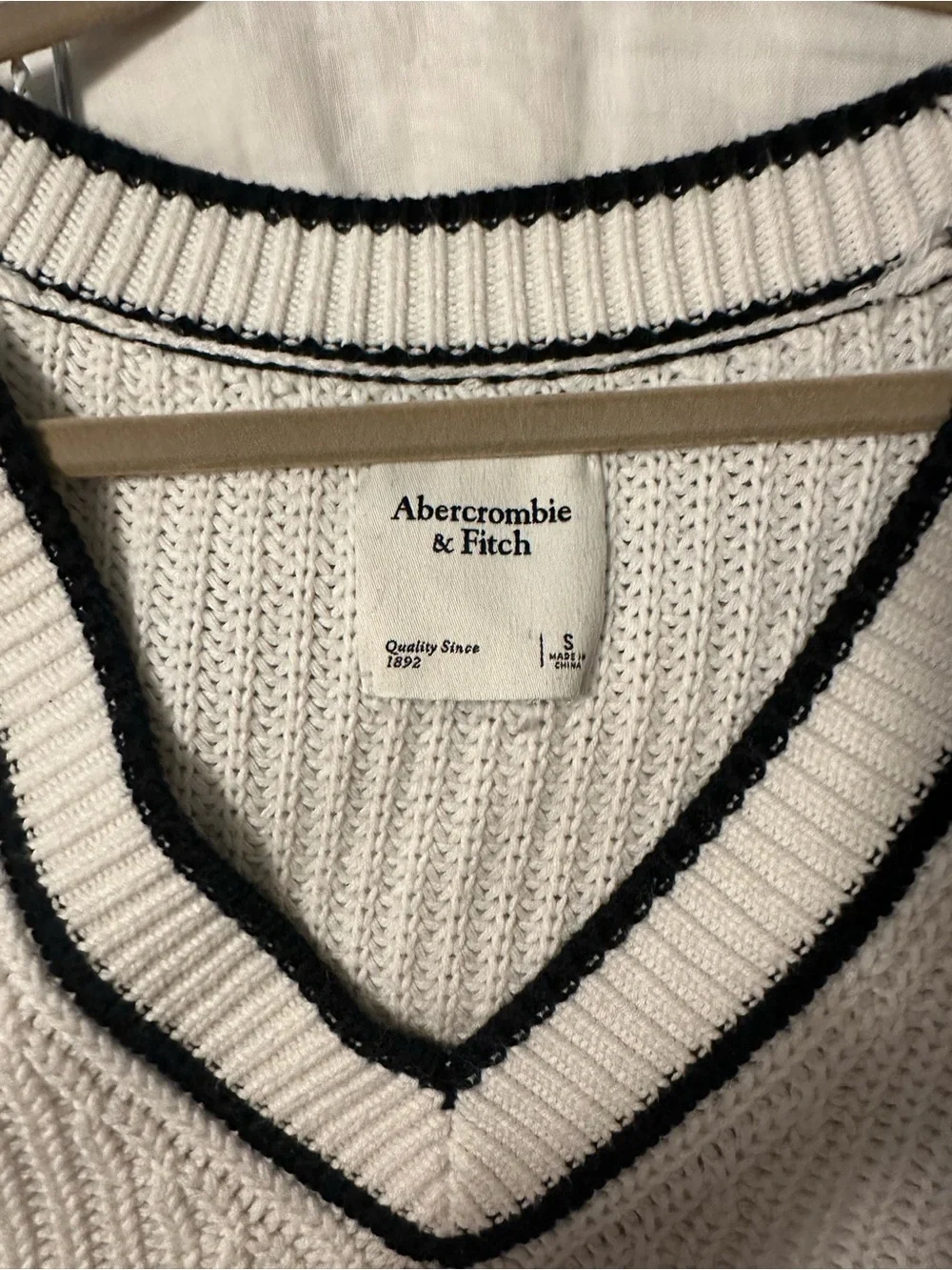 Abercrombie & Fitch Cream Knit V-Neck Sweater Vest with Black Trim
